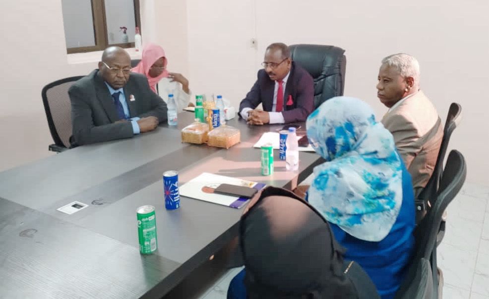 وزير العدل يقف علي العمل بالإدارة القانونية بالبحر الأحمر 