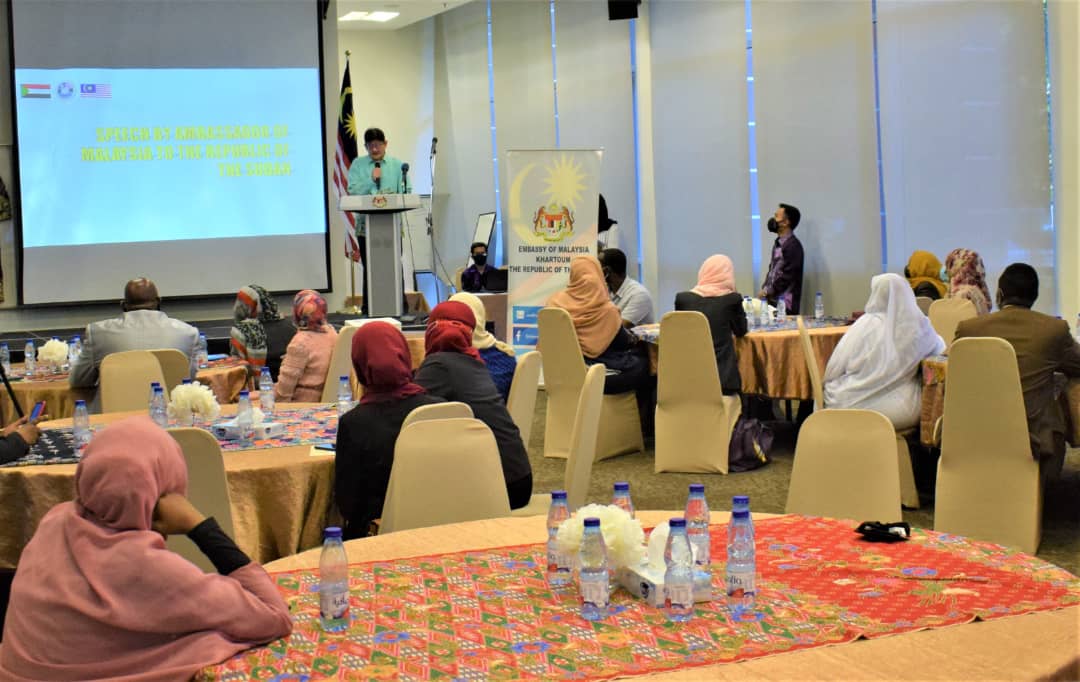 السفارة الماليزية تحتفل بتخريج المشاركين في دورة اللغة الانجليزية