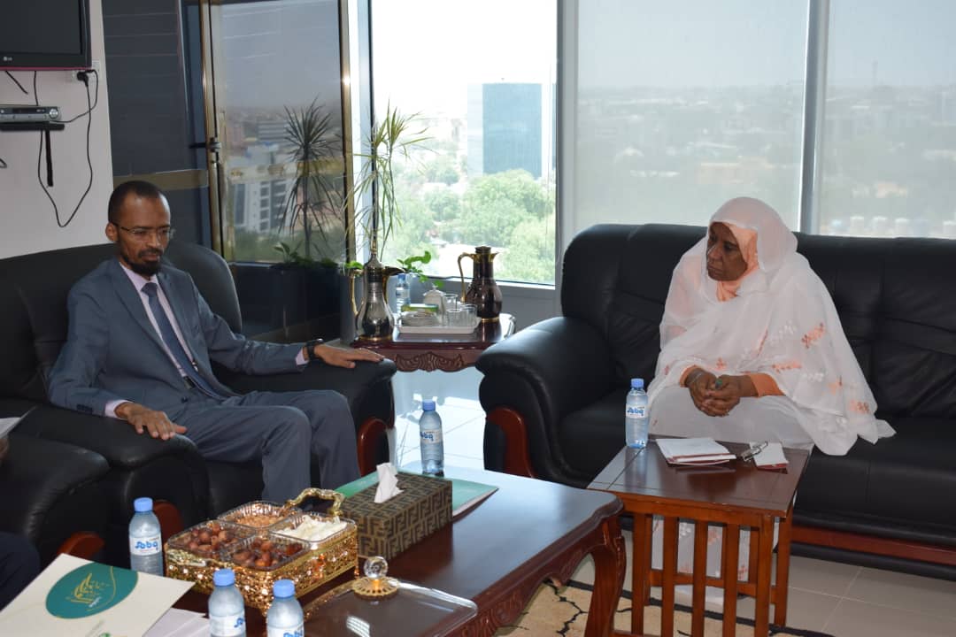 الحويرص تلتقي وزير الدولة بالإرشاد