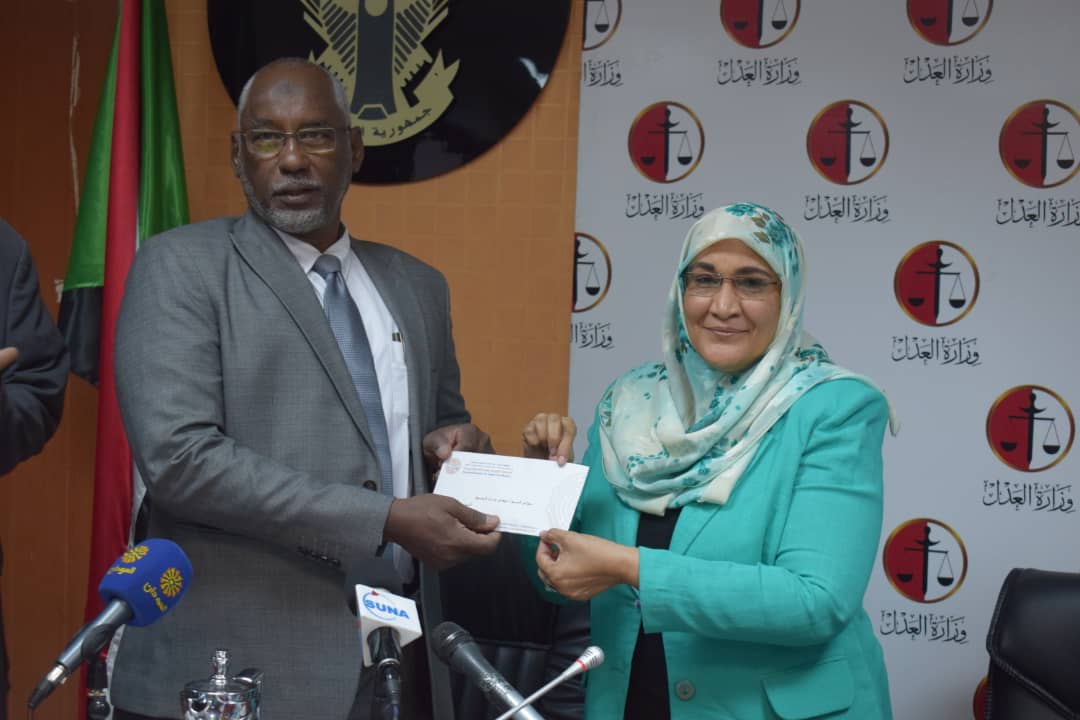 تدشين التوقيع الالكتروني  بوزارة العدل