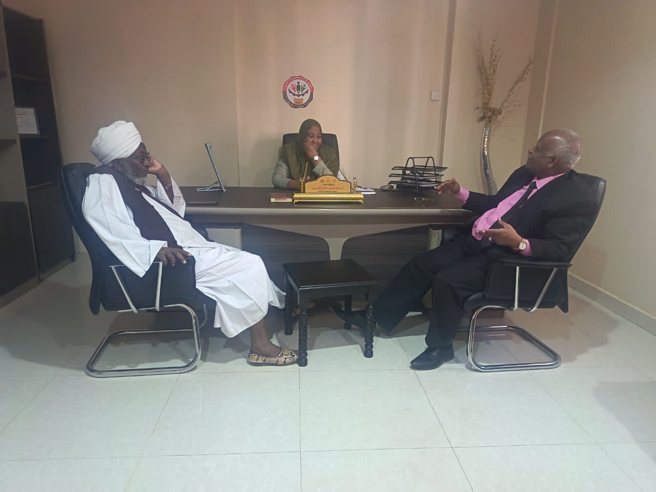 مسجل عام تنظيمات العمل بالسودان يبحث توفيق أوضاع التنظيمات النقابية والاتحادات المهنية،