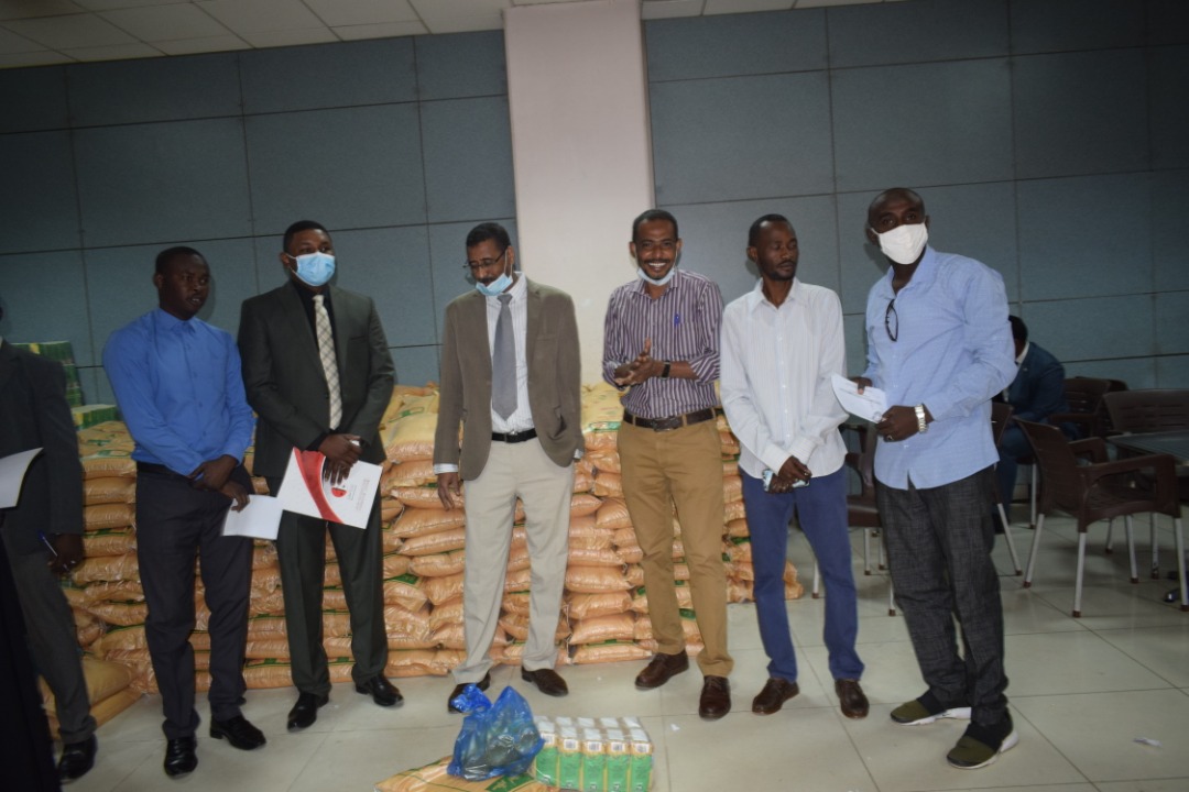 اللجنة التسييرية تدشن سلة رمضان