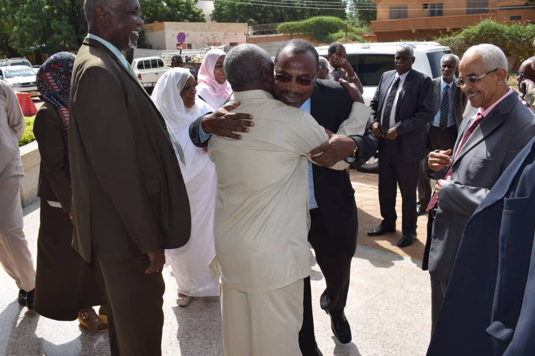 منسوبي الوزارة يهنئون السبد الوزير ووزير الدولة