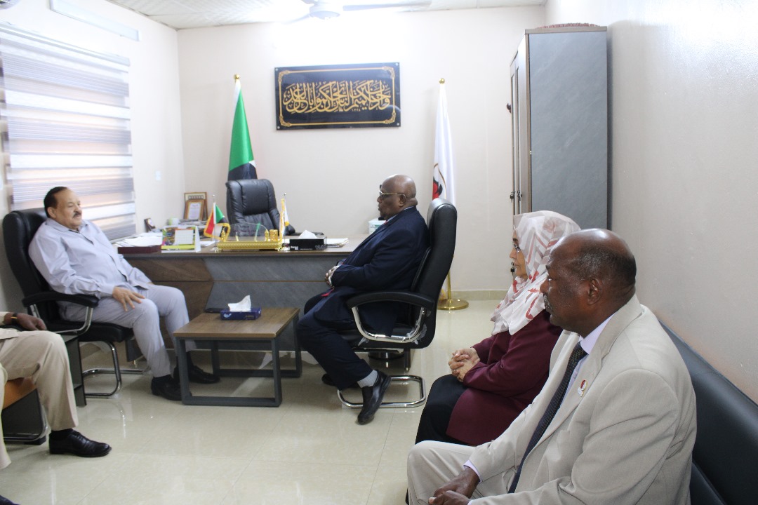 بحث افاق التعاون بين وزارة  العدل ووزارة الخارجية