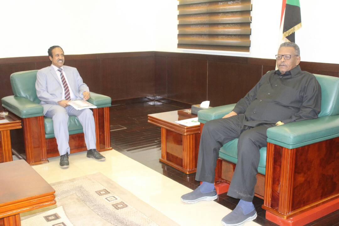 وزير العدل يطلع النائب الأول لرئيس الجمهورية رئيس مجلس الوزراءعلى نتائج زيارته لولاية النيل الابيض