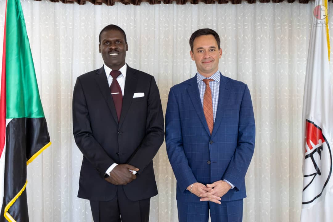 وزير العدل يلتقي نائب المبعوث الأمريكي للقرن الأفريقي