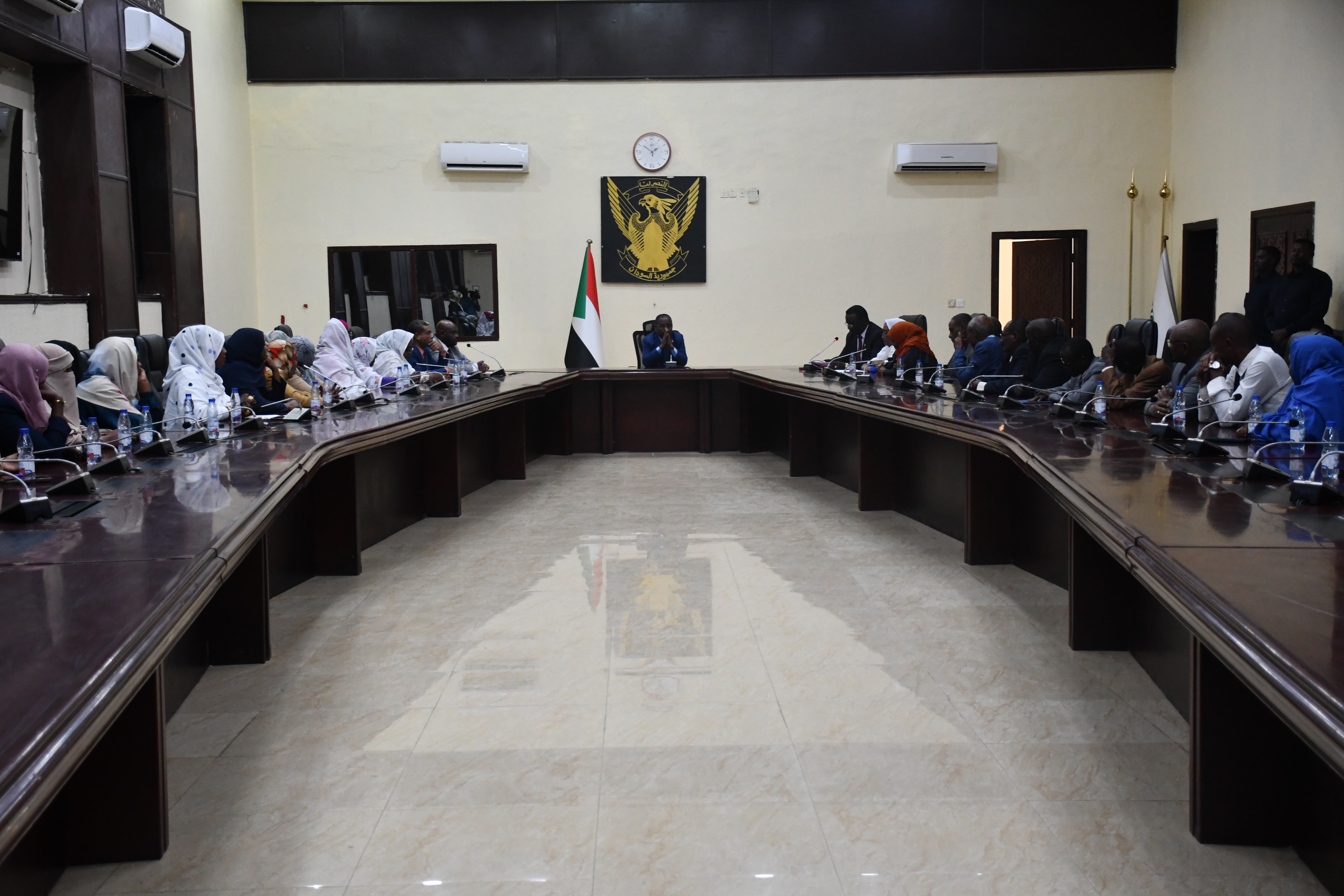 وزير العدل يقف على سير العمل بالإدارة القانونية ولايةً الخرطوم والوحدات التابعة لها 