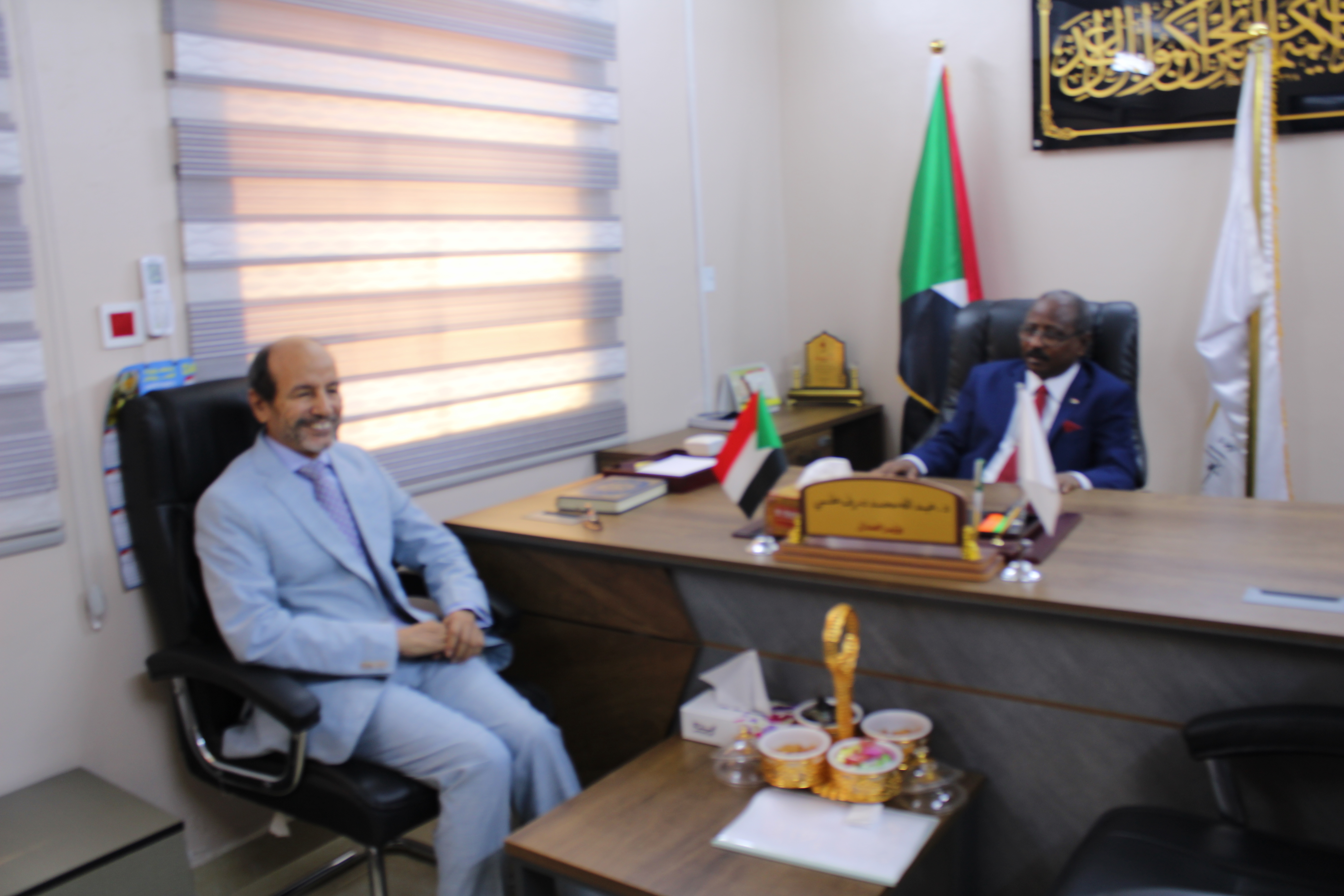 وزير العدل : يبحث مع السفير المغربي اوضاع السودانين المتواجدين بشكل غير رسمي بالمملكة المغربية 