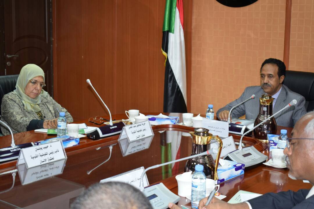 وزير العدل يلتقى برئيسة المفوضية القومية لحقوق الانسان