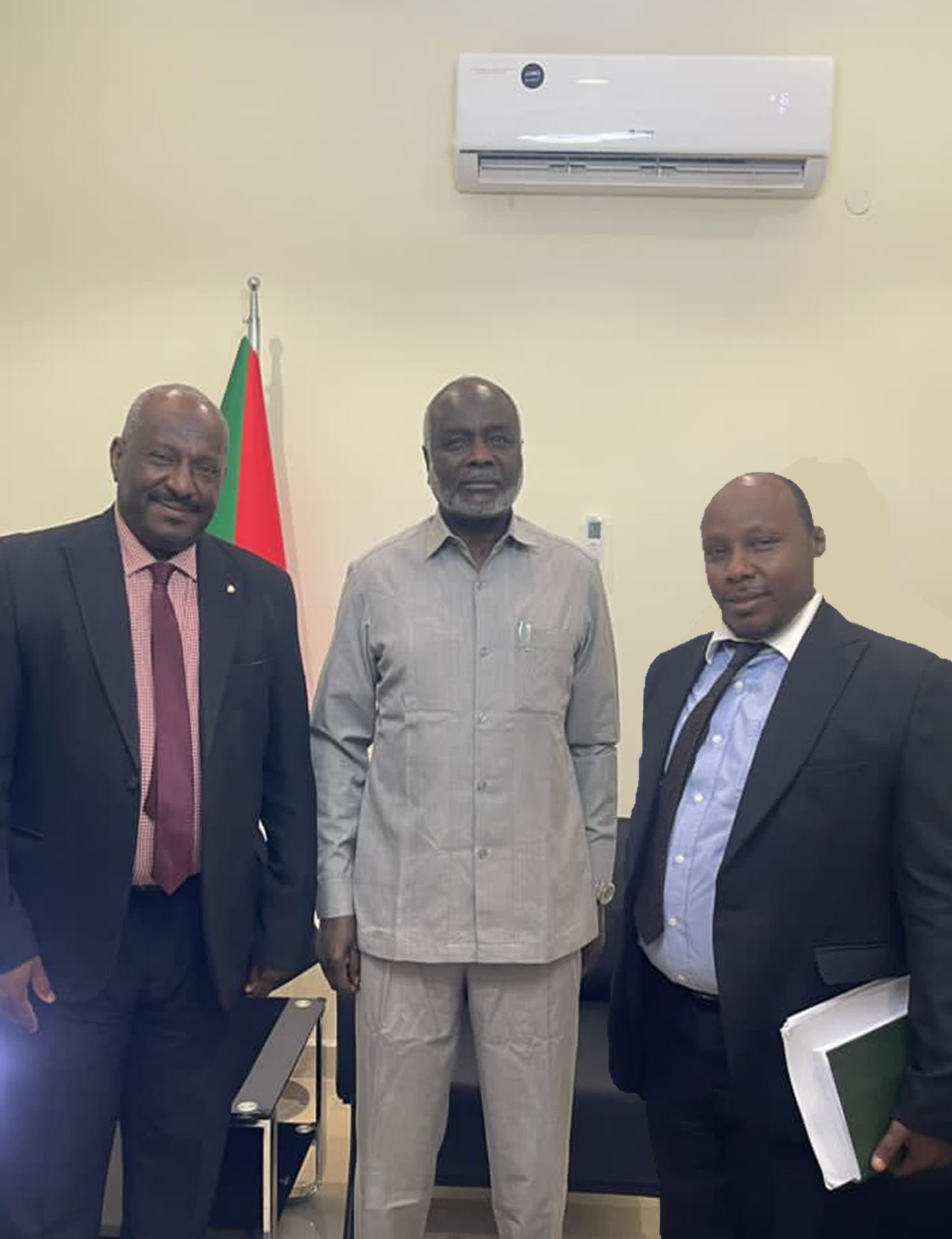 وزير المالية يشيد بجهود  مسجل عام  أصحاب مهن الإنتاج الزراعي والحيواني .