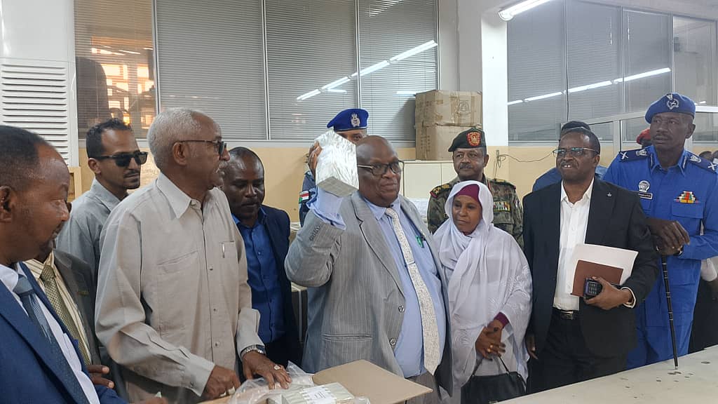 وزير العدل يدشن عملية استبدال العملة بالنيل الابيض