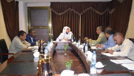 وزيرة الدولة بالعدل  تترأس إجتماع لجنة العنف الطلابى