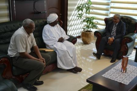 وزير العدل يلتقي منظمة الشفافية السودانية ، ويتسلم تقرير النزاهة الوطني للسودان لسنة 2016
