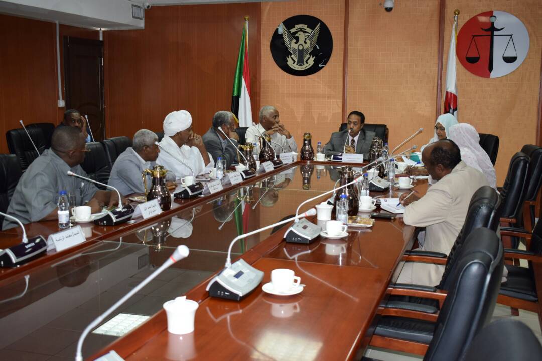 وزير العدل يلتقى والى النيل الابيض 