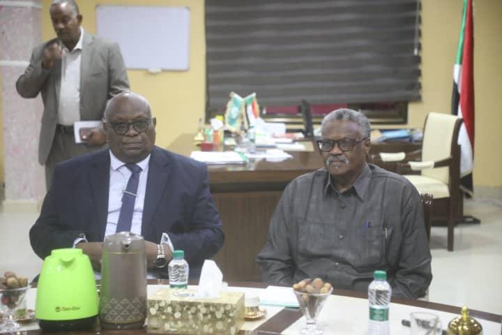 والي القضارف يستقبل وزير العدل الذي يزور الولاية