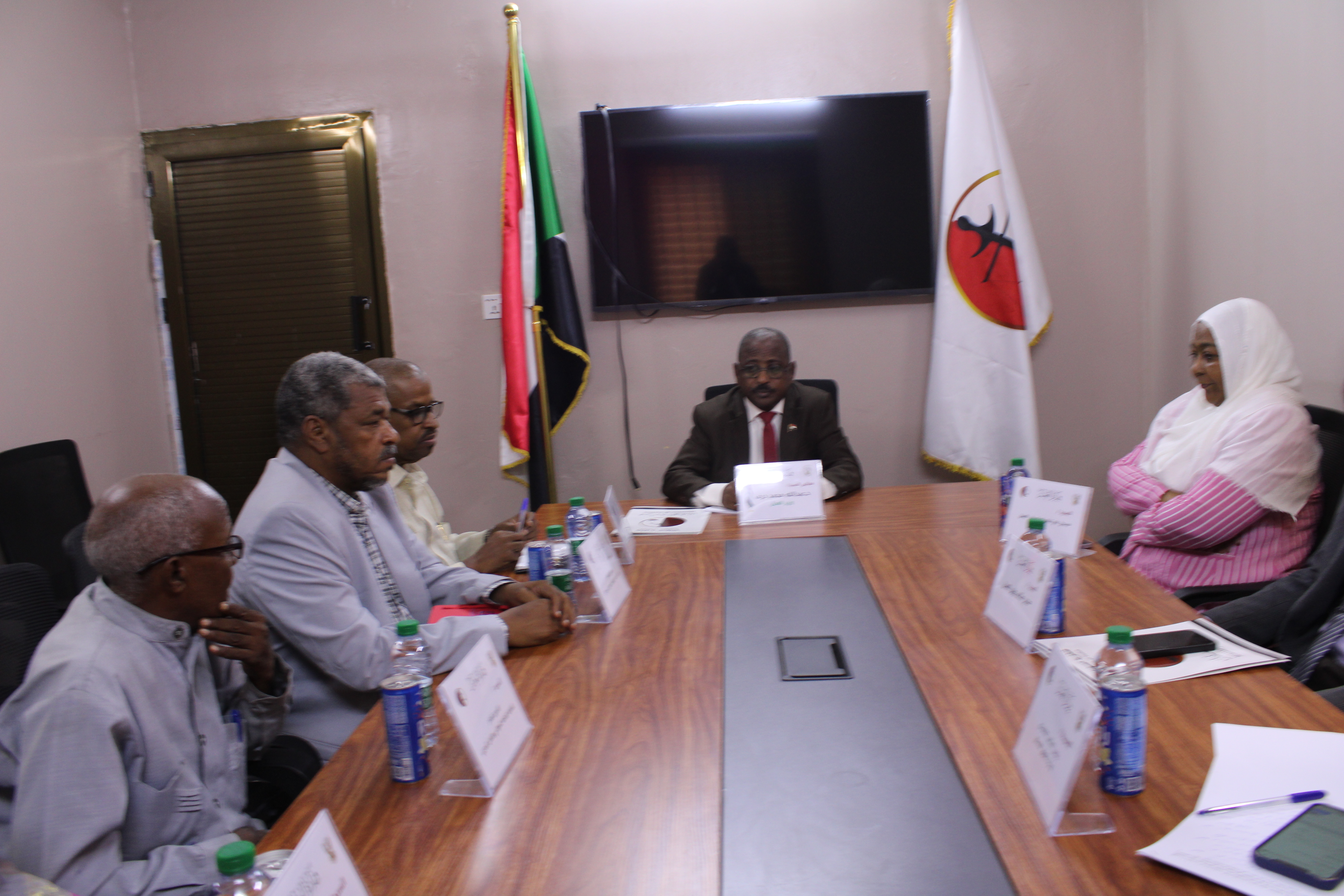 وفد من اتحاد  نقابات عمال السودان يلتقي بوزير العدل 