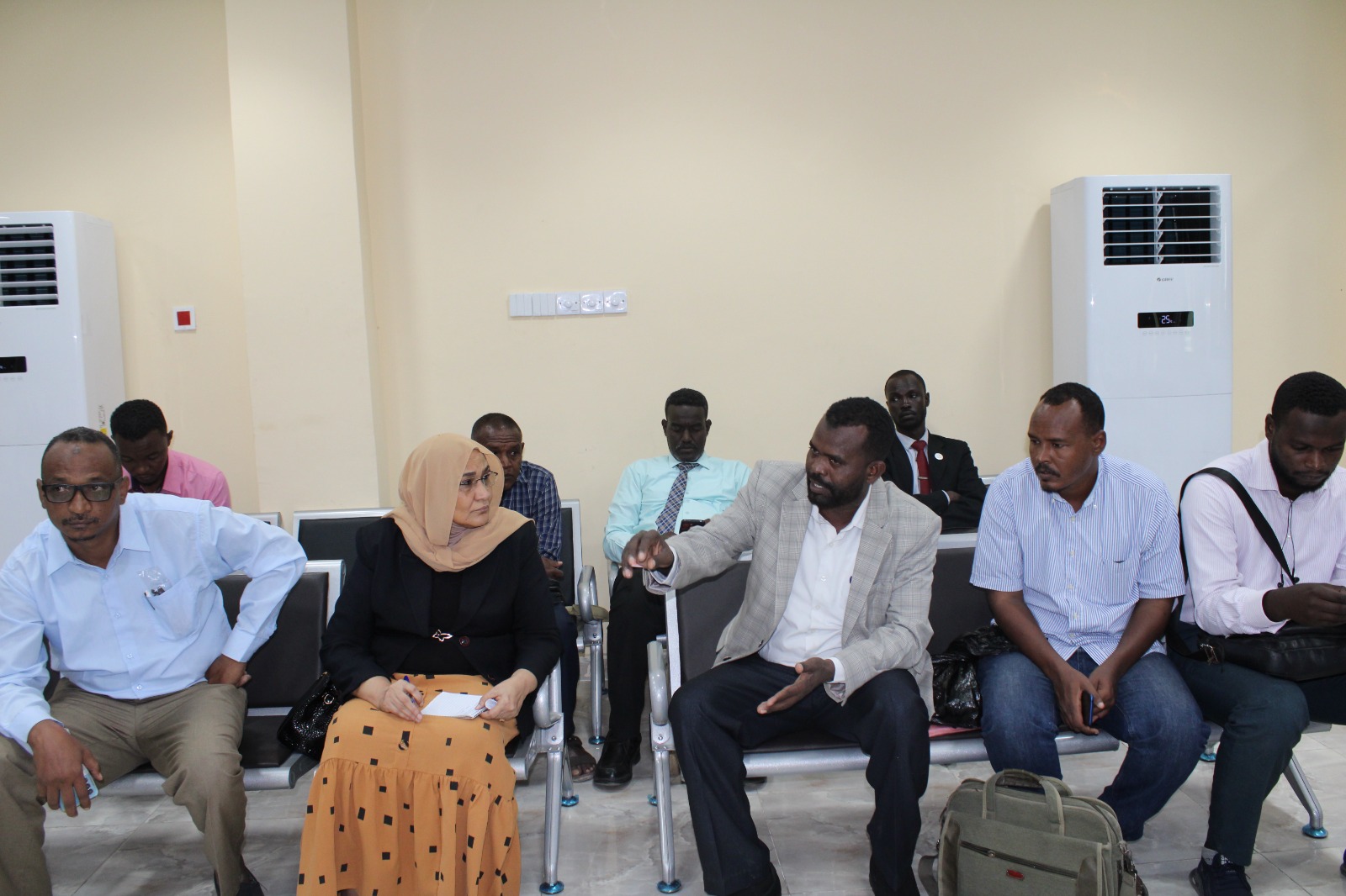 وكيل وزارة العدل تتفقد  مجمع المستشار  العام عنايات لخدمات التسجيلات التجارية و الملكية الفكرية - بو