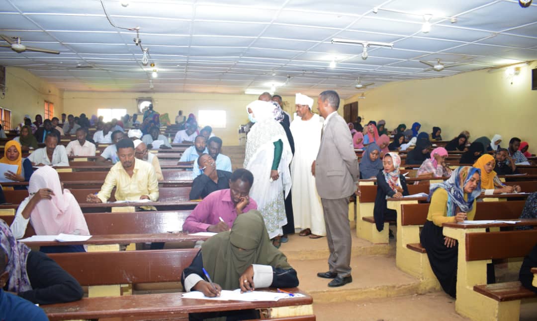 وكيل العدل يتفقد إمتحان المعادلة