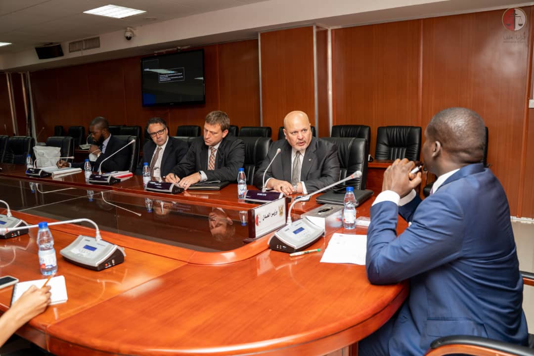 وزير العدل يجتمع مع المدعي العام للمحكمة الجنائية الدولية