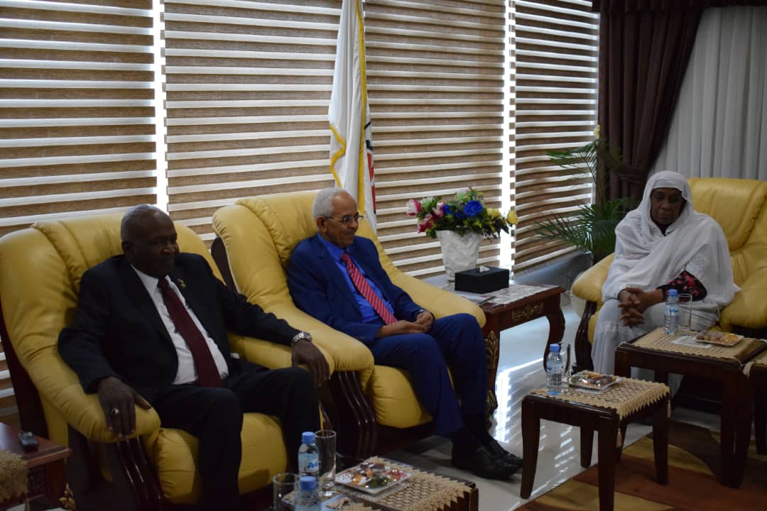 وزير العدل يلتقي برئيس القضاء ويبحث آفاق التعاون بين الجانبين في المرحلة القادمة ويشيد بدور االسلطة 