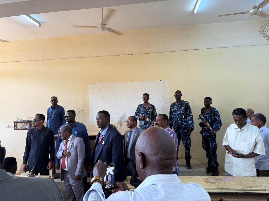 وزير العدل يزور جامعة النيلين ويخاطب الطلاب الممتحنيين 