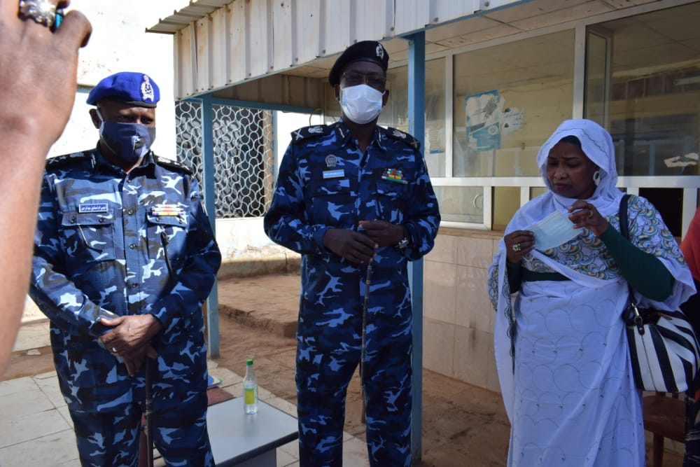 رئيس اللجنة الوطنية لمكافحة الاتجار بالبشر تتفقد ضحايا الاتجار بالبشر