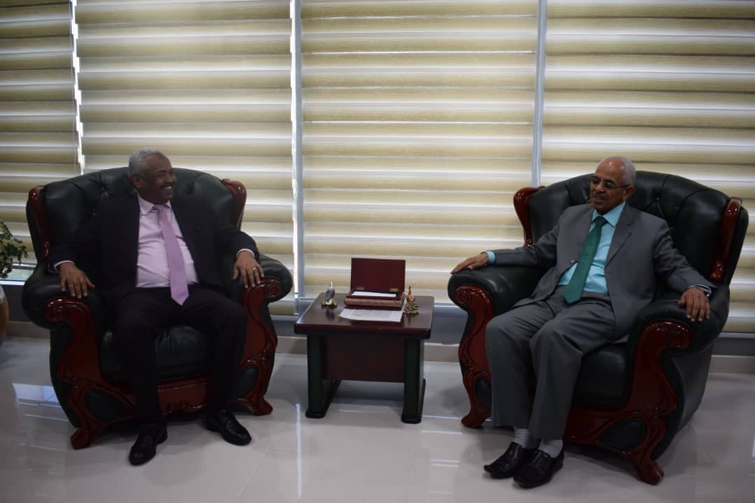 وزير العدل يؤكد اهمية التعاون مع النيابة العامة