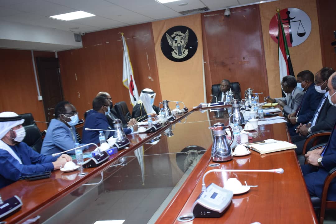 وزير العدل يلتقي رئيس الهيئة  العربية  للاستثمار و الانماء الزراعي 